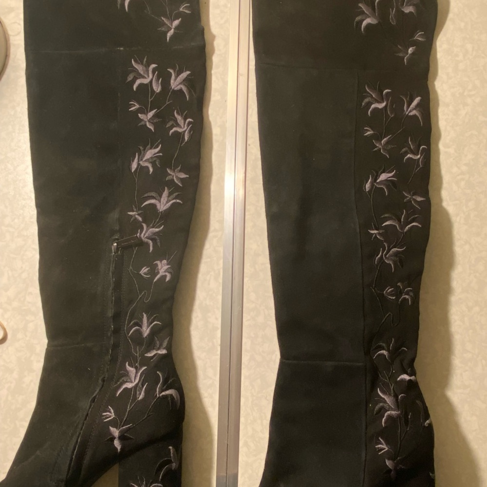 Kenneth Cole Claire Embroidered Floral Detail Black Knee Boots
